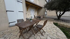 Outdoor dining - Villa Élégance, Pool, Garden, Wifi, Terrace (Fabrègues)