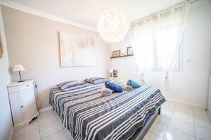 4 habitaciones, tabla de planchar con plancha y wifi gratis 