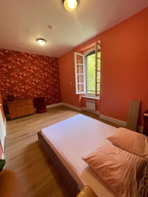 7 dormitorios, tabla de planchar con plancha, wifi y ropa de cama