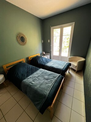 7 bedrooms, iron/ironing board, WiFi, bed sheets