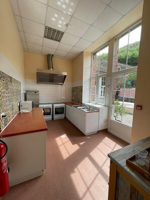 Micro-ondes, four, plaque de cuisson, lave-vaisselle