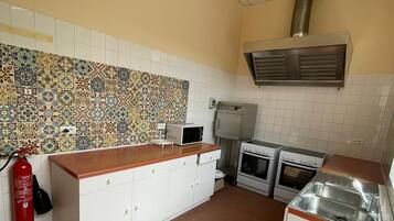 Micro-ondes, four, plaque de cuisson, lave-vaisselle