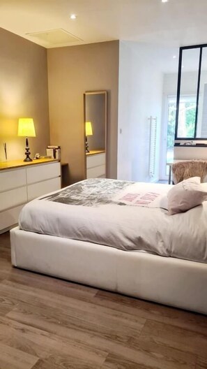 5 chambres, bureau, Wi-Fi gratuit, draps fournis