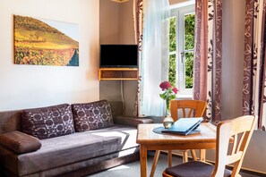 Télévision, table de tennis de table