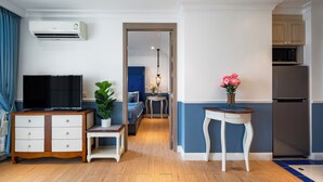 Deluxe Apartment, Balcony | Living area | Smart TV, Netflix, streaming services - Seven Seas Cote d'Azur  with Pool& Gym (Pattaya)