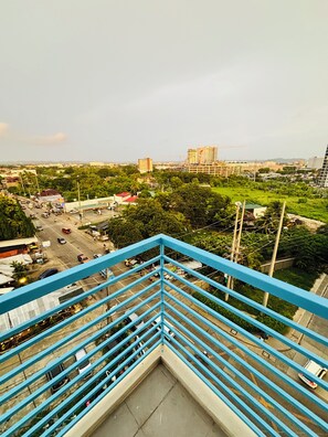 Room, 1 Bedroom, Balcony, City View | Property grounds