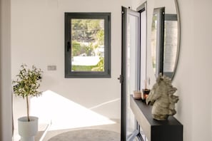Villa, 4 Bedrooms, Private Pool, Garden View | Interior