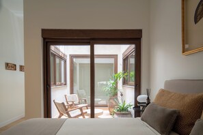 2 chambres, fer et planche à repasser, Wi-Fi, draps fournis