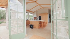 Suite, Garden View | Private kitchen