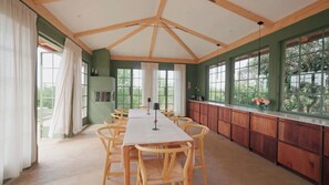 Suite, hageutsikt | Spisestue