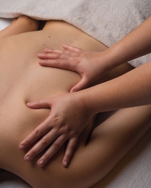 Massagens musculares profundas, massagens suecas, massagens pré-natais