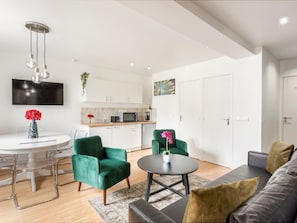Apartment, City View | Living area