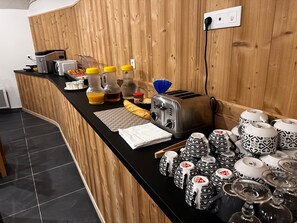 Daily buffet breakfast for a fee - residence le prorel (Saint-Chaffrey)