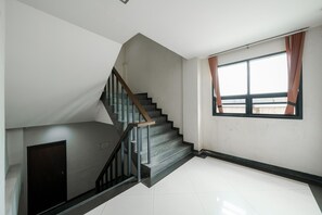 Interior - Chic Solo Getaway | Deluxe Comfort Near Old Town (Bangkok)