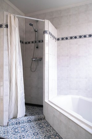 Hair dryer, towels, toilet paper - Verdronkenoord 57 - Right in the heart of Alkmaar, your place by the canal (Alkmaar)