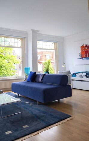 Living area - Verdronkenoord 57 - Right in the heart of Alkmaar, your place by the canal (Alkmaar)