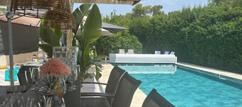 Magnificent Californian villa with private Balinese pool and walking beach