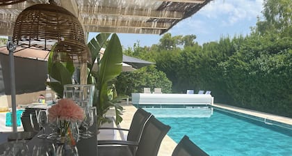 Magnificent Californian villa with private Balinese pool and walking beach