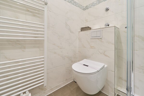 Unclassified image, 1 of 14, button