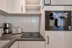 Unclassified image, 5 of 14, button