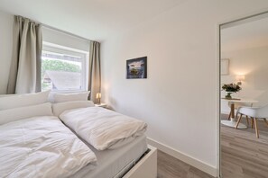 2 bedrooms, iron/ironing board, WiFi