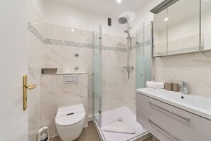 Unclassified image, 4 of 14, button