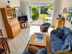 Fernseher, DVD-Player, Stereoanlage