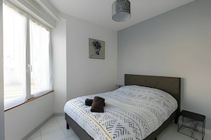 2 chambres, fer et planche à repasser, accès Internet
