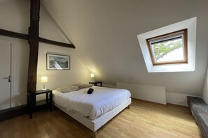 3 bedrooms, iron/ironing board, internet