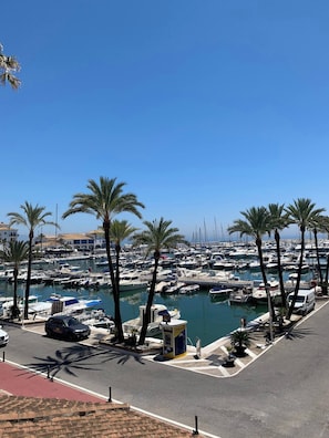 Marina - Penthouse with swimming pool in Manliva (Manilva)