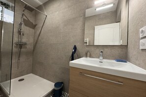 Een douche, een haardroger