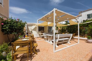 Outdoor dining - Spetses Center Comfy Apartment 1 (Spetses)
