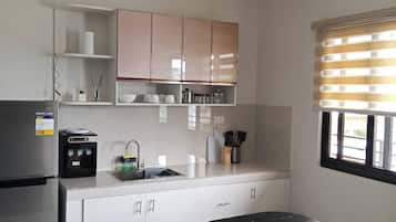 Fridge, stovetop, dishwasher, cookware/dishes/utensils