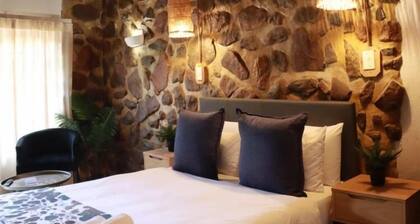 Silverlakes Farm Hotel
