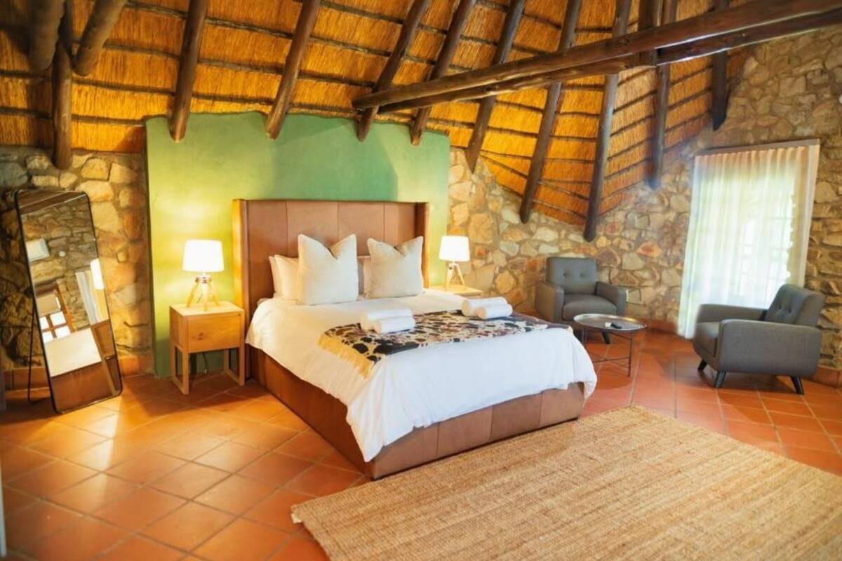 Deluxe Double Room, Garden View | Laptop workspace, blackout drapes, iron/ironing board, free WiFi