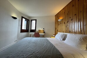 4 bedrooms, iron/ironing board, Internet