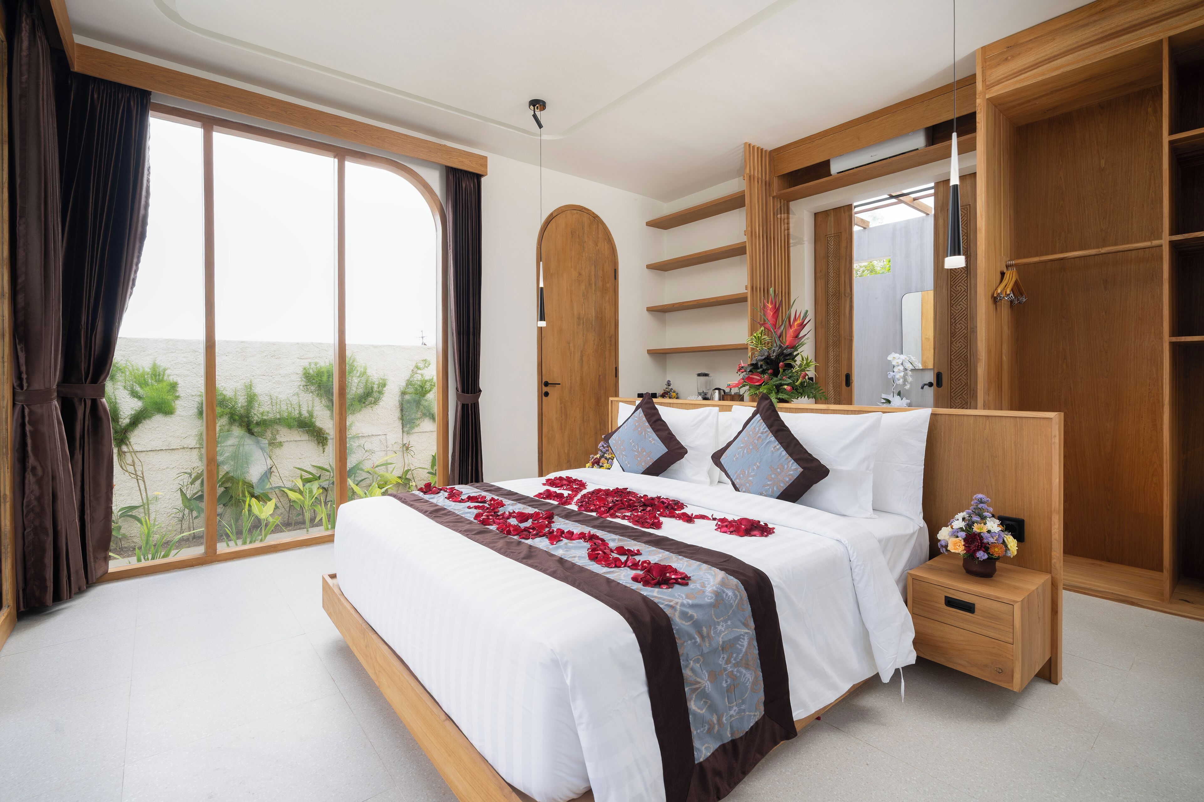 Deluxe Villa | Desk, free WiFi