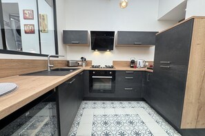 Fridge, microwave, oven, stovetop