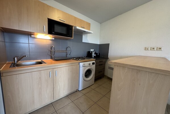 Fridge, microwave, stovetop, toaster