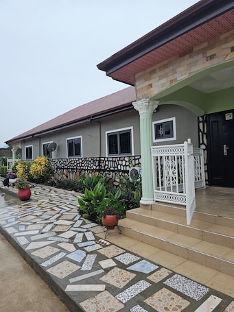 Exterior. Madora Lodge