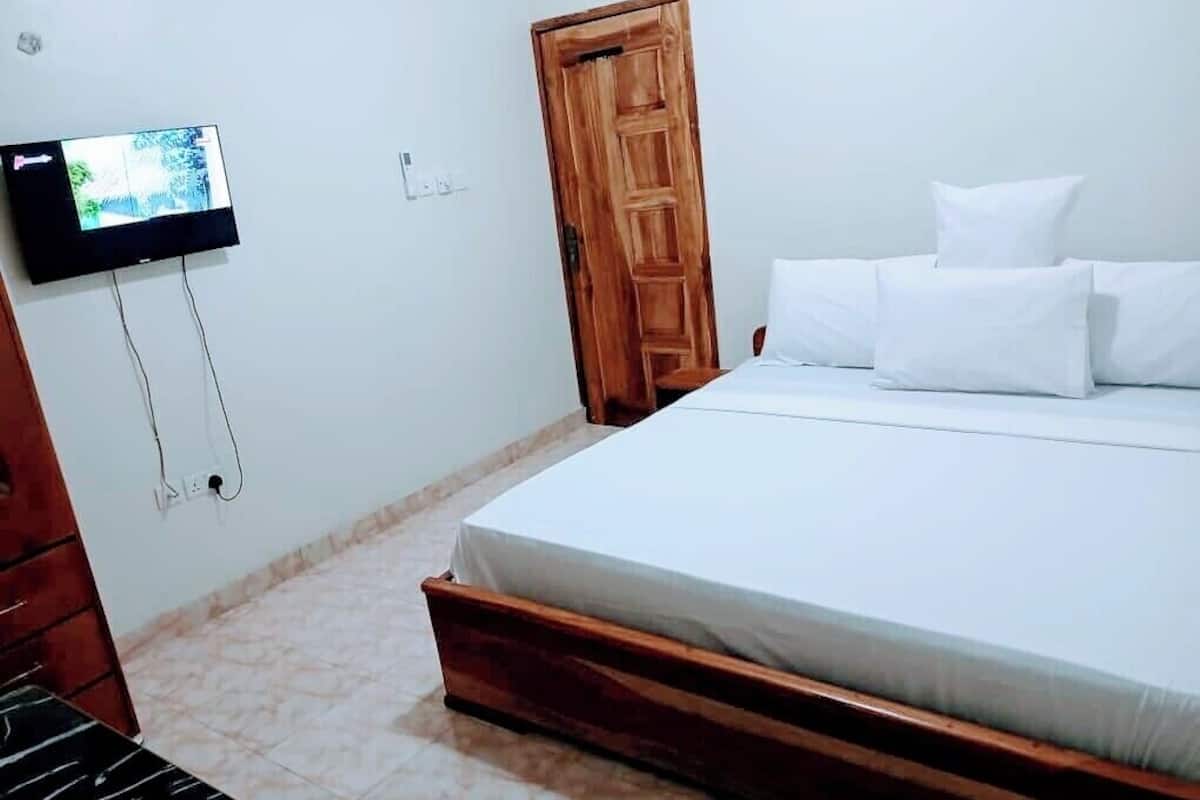 Desk, laptop workspace, free WiFi, wheelchair access