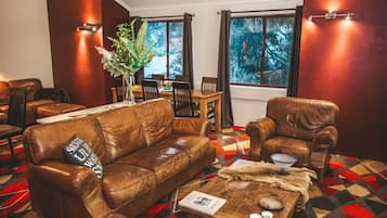 Luxury Suite | Living area | Heated floors