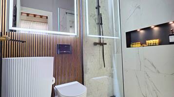 Dusche, Haartrockner, Bidet, Handtücher