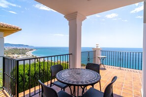Outdoor dining - Villa Prime Seaview by Casasol (Nerja)
