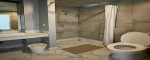 Shower, hair dryer, bidet, towels - Boutique Deluxe Vibe | Chic City Escape (Bangkok)