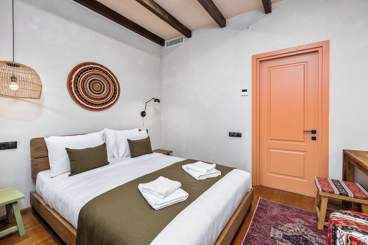 Classic Double Room, Balcony | Blackout drapes, soundproofing, iron/ironing board, free WiFi