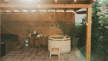 Sauna y tina de hidromasaje