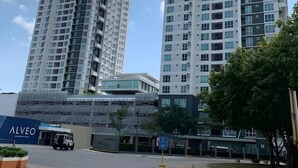 Two high-rise buildings with a clear sky. - Davao Central Suites (Davao City)