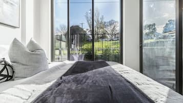 2 slaapkamers, een strijkplank/strijkijzer, gratis wifi, beddengoed