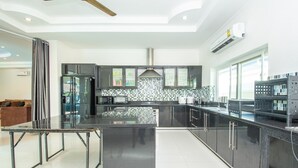 Unclassified image, 4 of 187, button - Pool Villa for Families and Party (Pattaya)